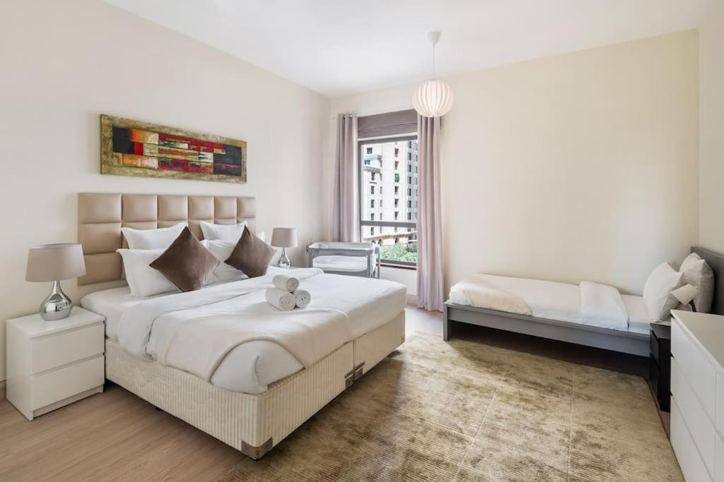 Luxury 1BR Private Beach Access | Emaar Beachfront